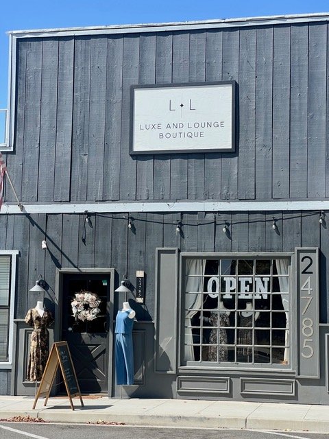 Luxe and Lounge storefront